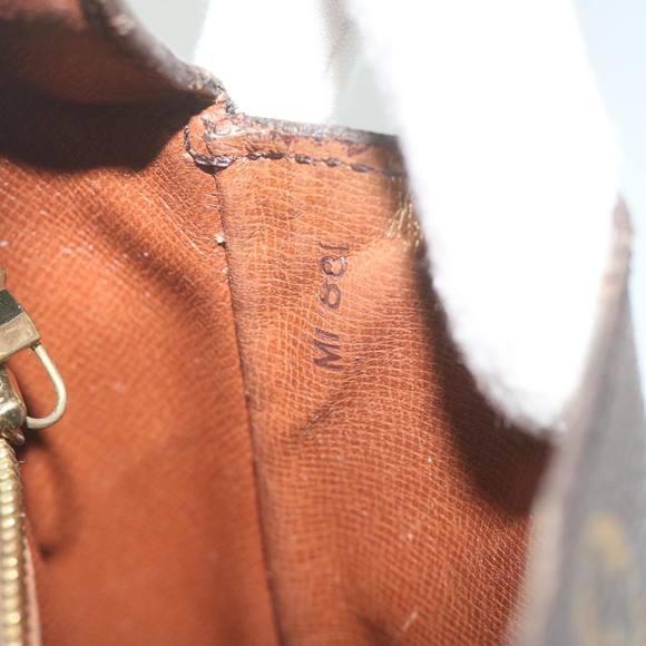 LOUIS VUITTON Monogram Saint Cloud MM Shoulder Bag M51243 LV Auth 61460 - Picture 12 of 16